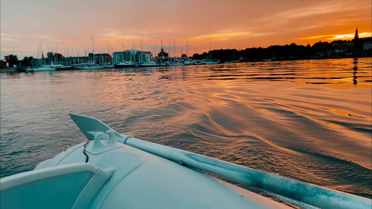 Рыбалка с лодки на СКУМБРИЮ в Балтийском море 🌊 на бомбарду и самодур 🎣