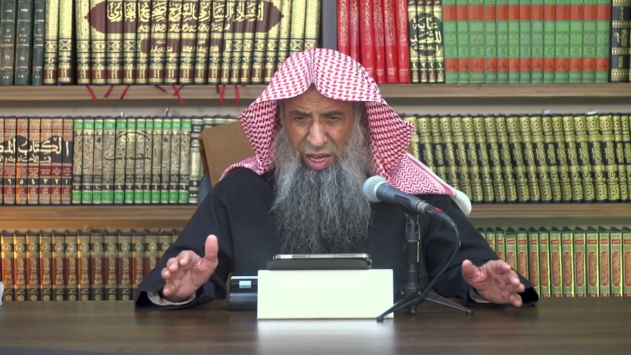 ما حدود عورة الأمة المسلمة وهل يجب عليها الحجاب كالْحُرَّة؟