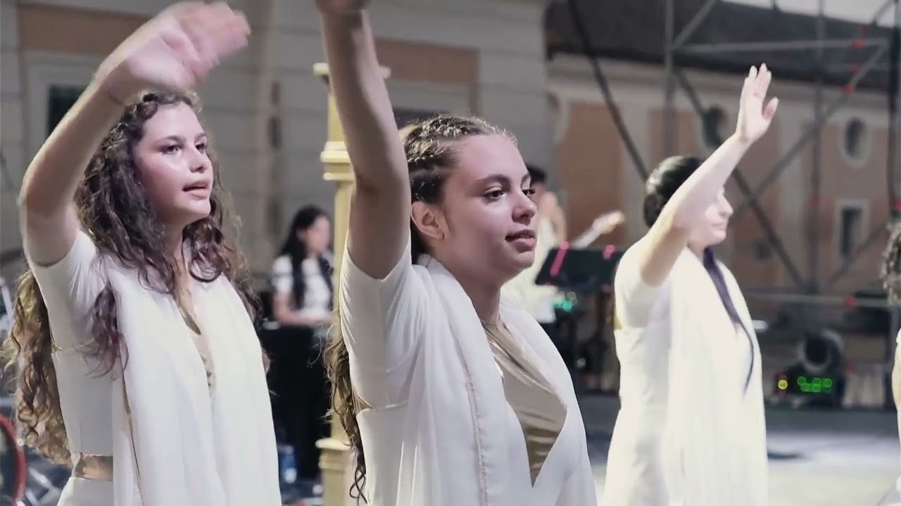Canto con danza cristiana: “Suona l’arpa”