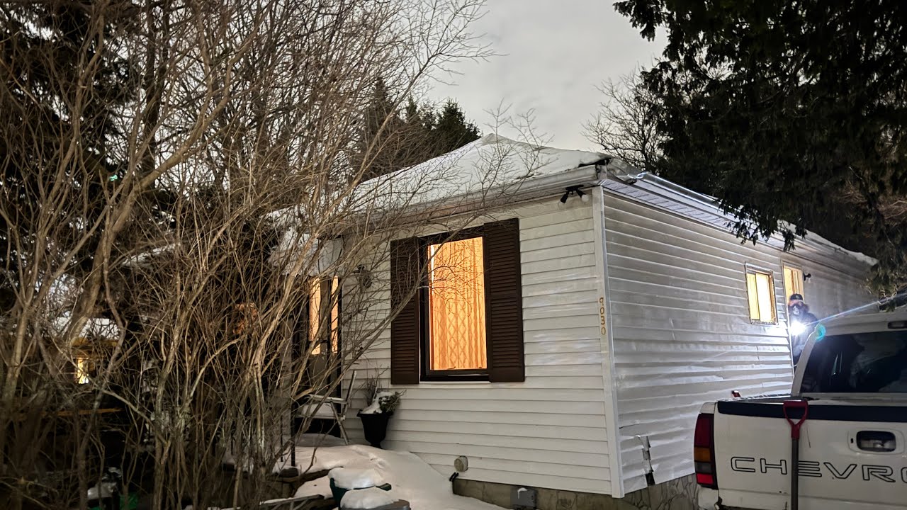 EXPLORING ABANDONED Police Officers Country Style Home With Everything Left Behind - XPLORER 167