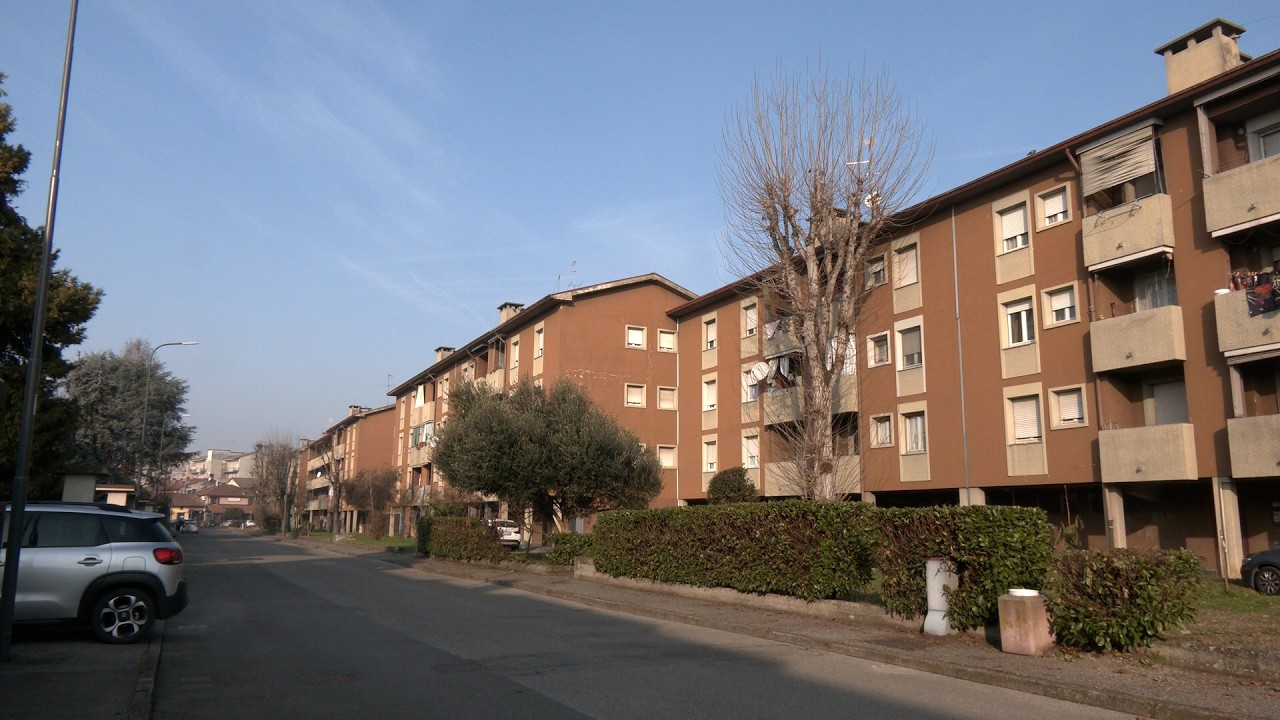 Cremona, apre la porta e riceve un pugno in faccia. L’aggressore in fuga