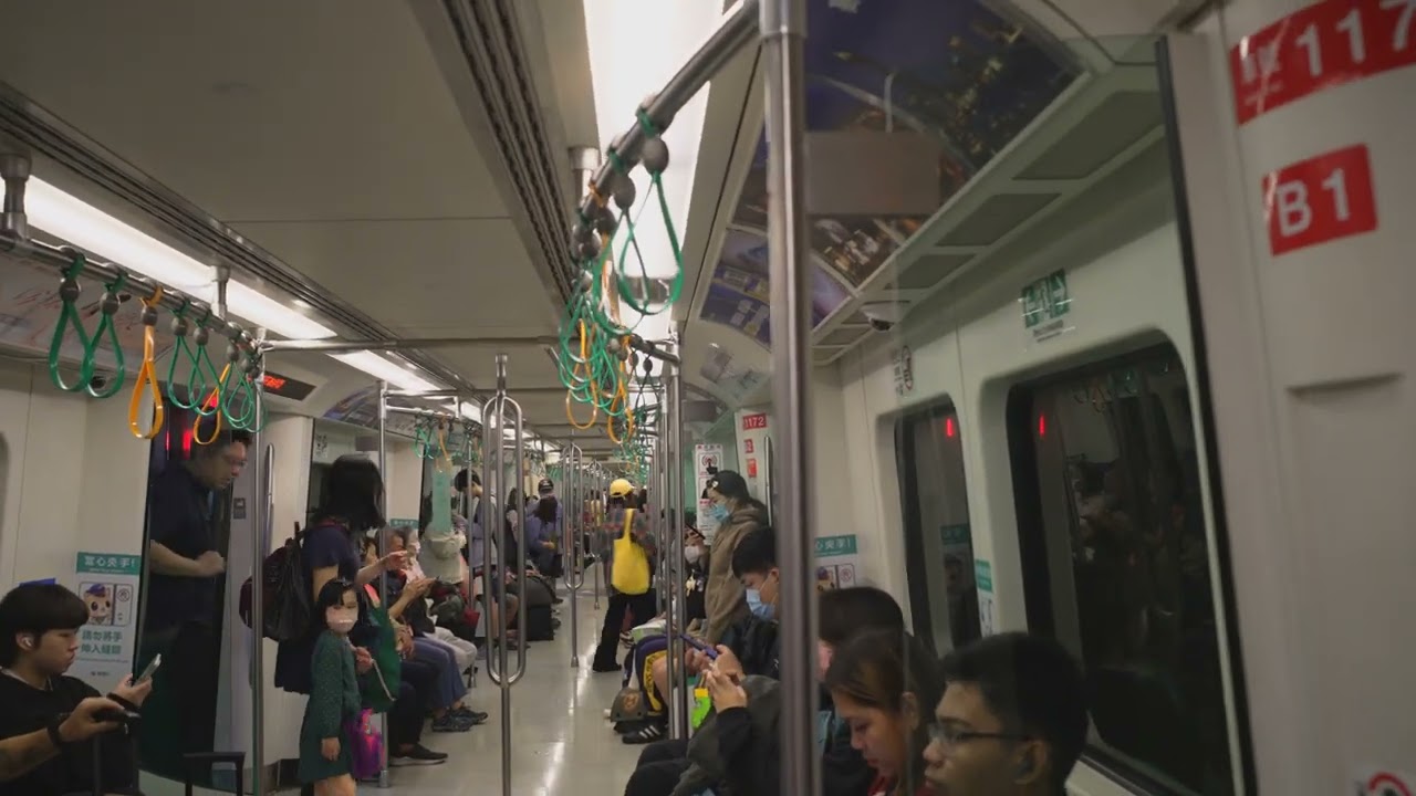 Taiwan, Kaohsiun, MRT night ride from Cianjhen Senior High School to Shihjia