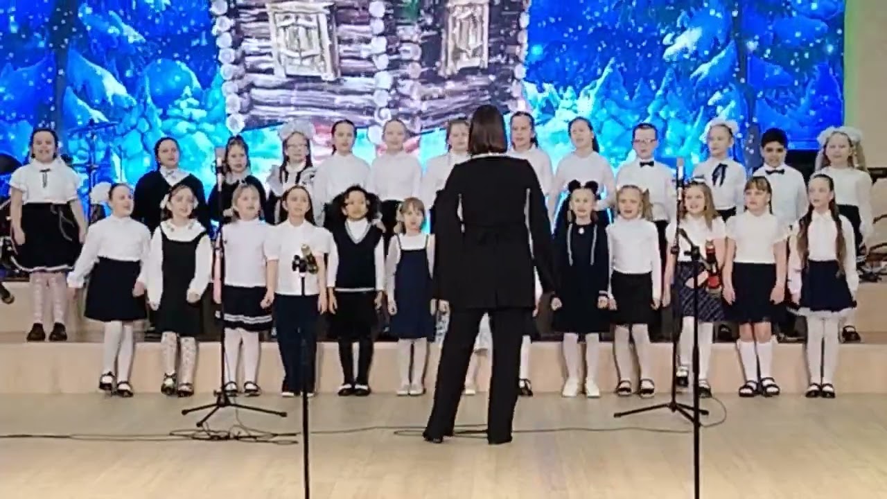 Хор 1-х классов ,,Светлячок,,  Бабка Ёжка