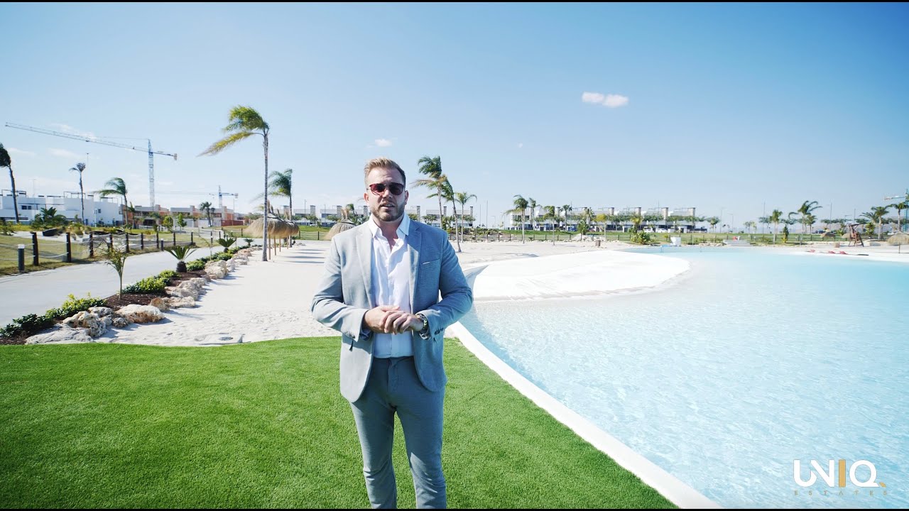 UNIQ Estates - Просмотр вилл на курорте Santa Rosalía Lake & Life Resort в Испании