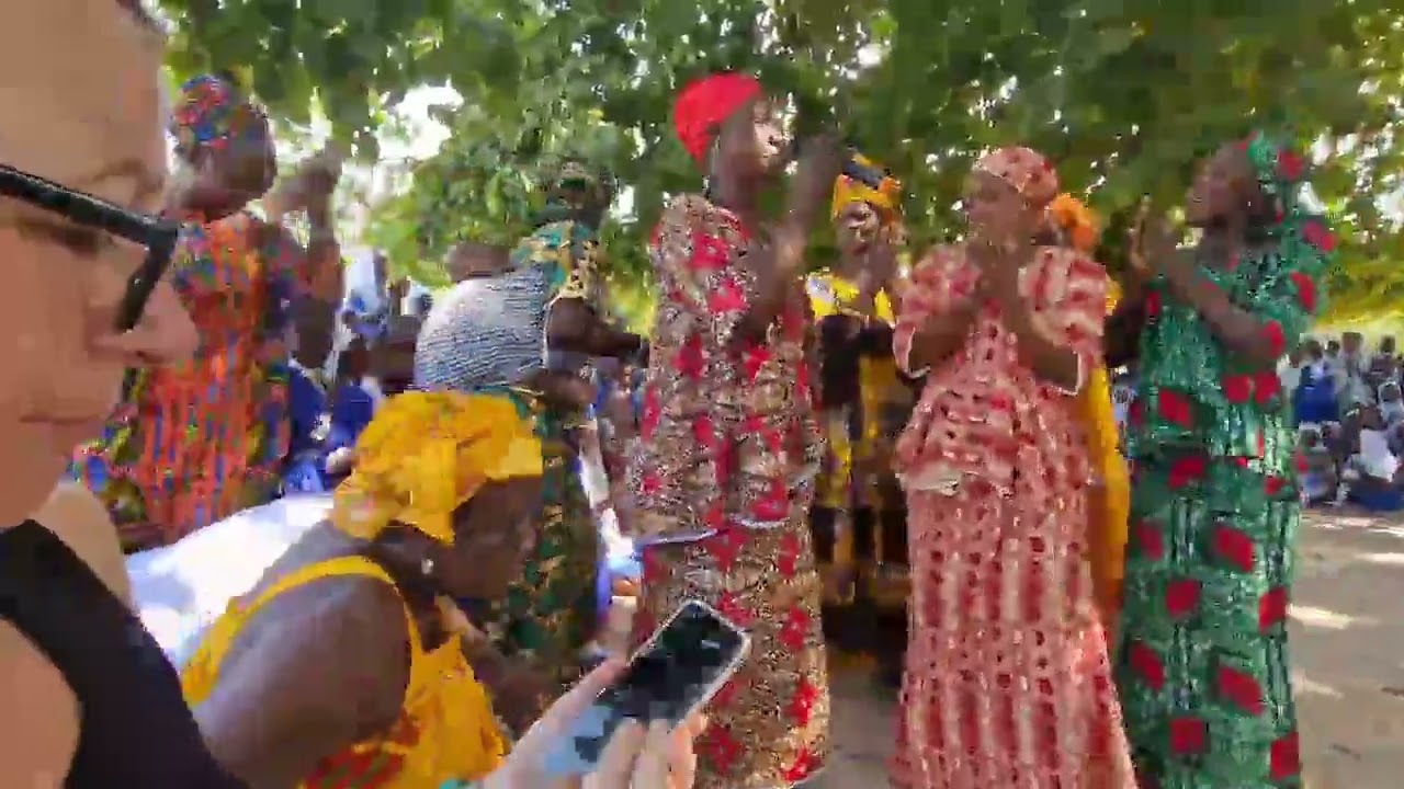Schulparty in Sareh Marie Dobo