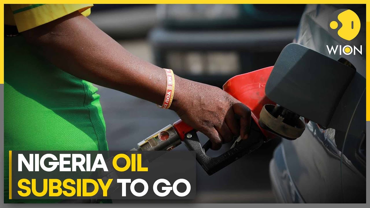 Chaos and panic buying at petrol pumps in Nigeria | Latest News | WION