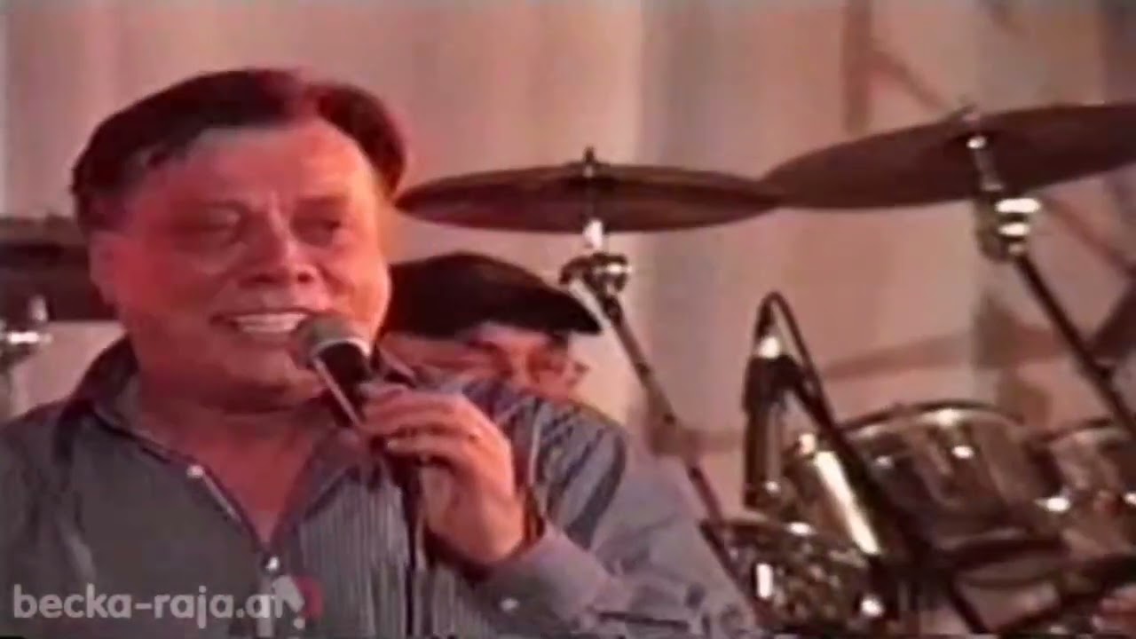 In Memoriam: Halid Bešlić - Sjećam se (uživo)