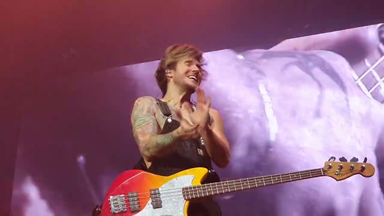 McFly - 5 colours in her hair @ busted vs mcfly tour Liverpool 7.10.25