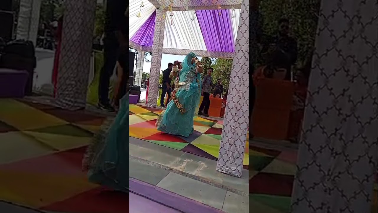& Baisa ki mehndi me dans £😍