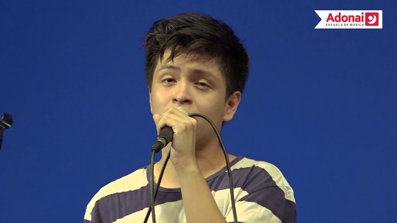 Seijí Puell Alumno de Canto interpretando el tema 
