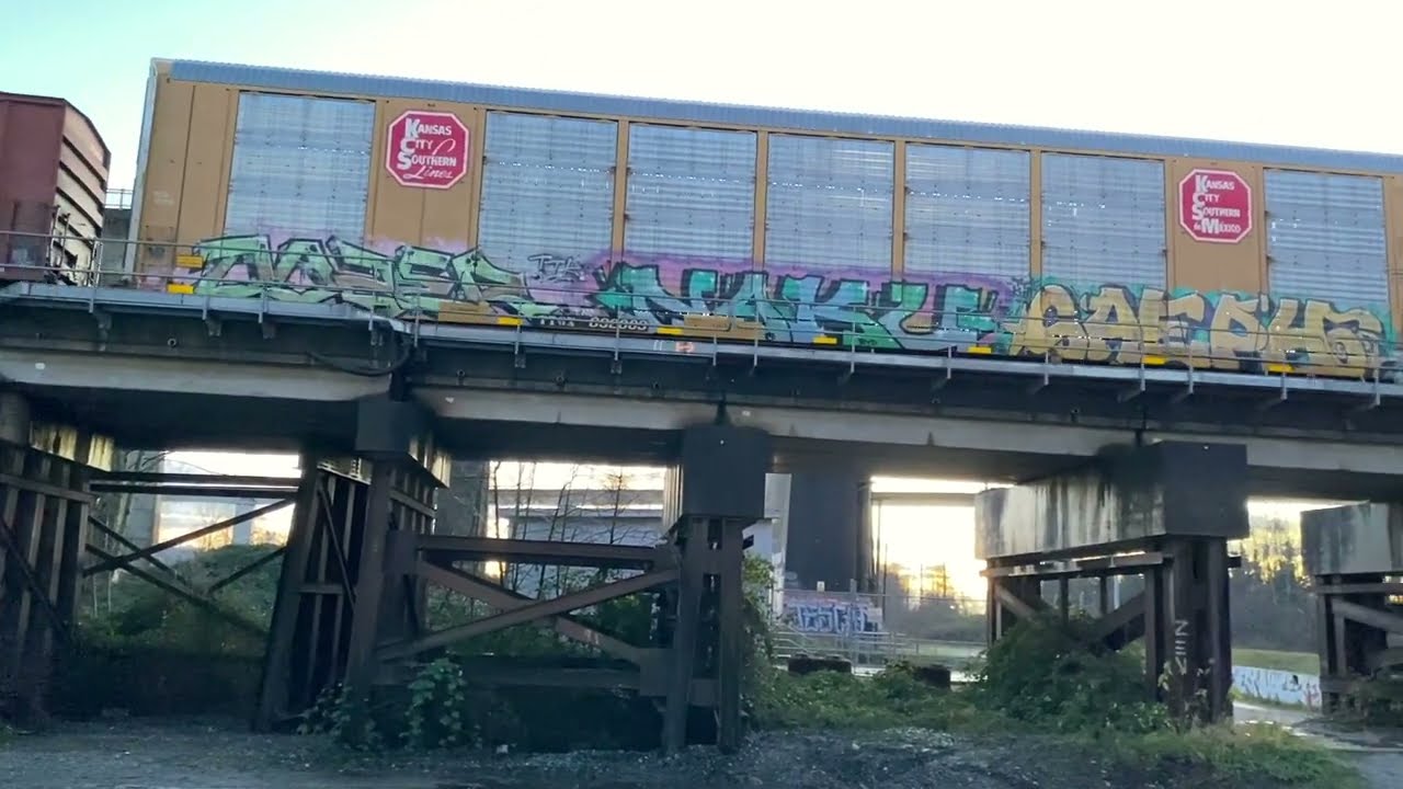 FREIGHT TRAIN GRAFFITI BENCH EPISODE 210.  FALL/WINTER 2025 #benchingsteel