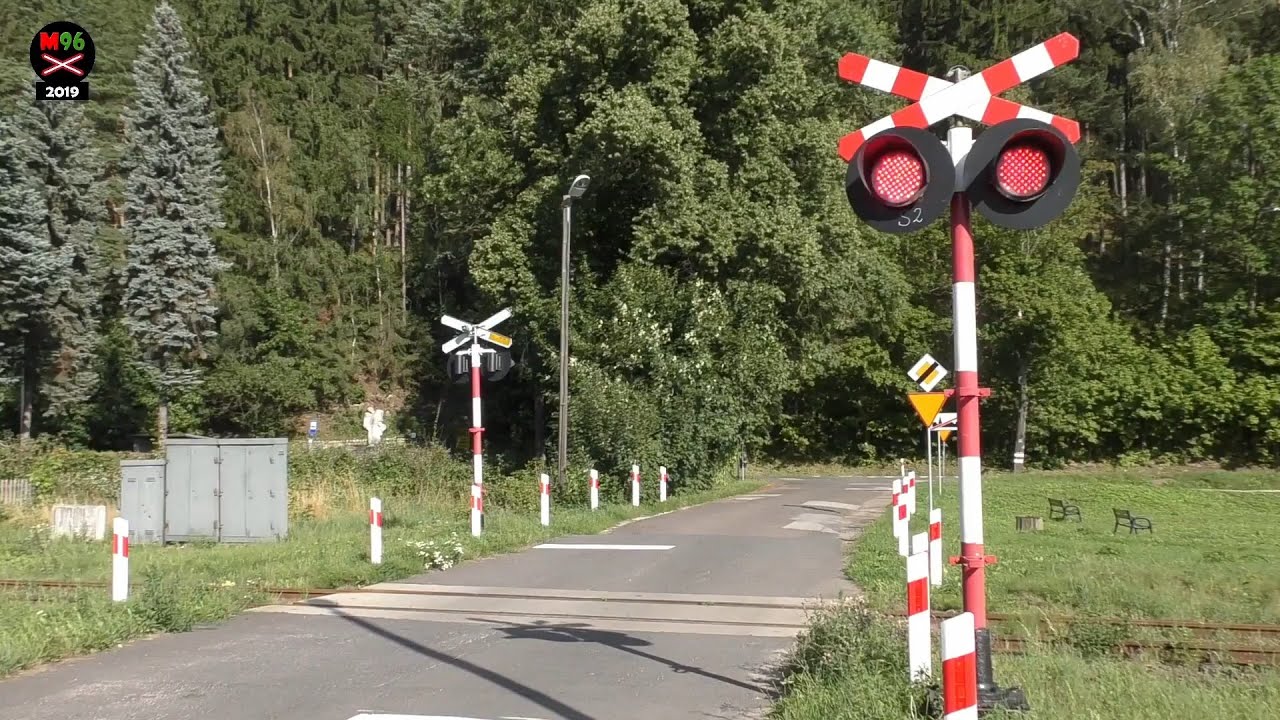 LAPSE SHOT - železniční přejezdy v Polsku / przejazdy kolejowe w Polsce