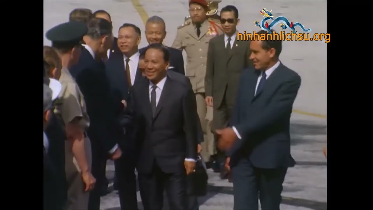 Tổng thống Nixon đón tiếp Tổng thống Nguyễn Văn Thiệu tại đảo Midway năm 1969