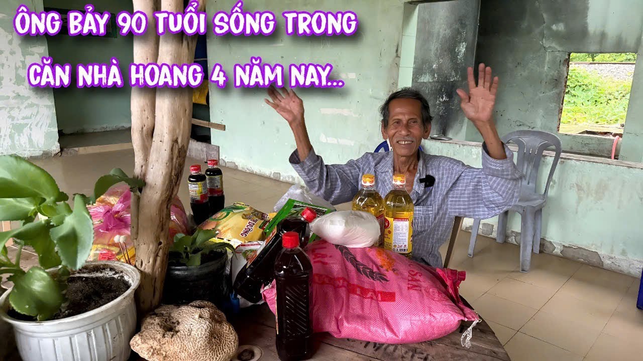 Bão số sắp đến mình ông cụ 90 tuổi sống trong CĂN NHÀ bị BỎ HOANG../94