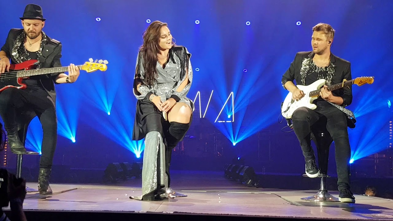 Ewa Farna- Poznasz mnie bo to ja - VI Zlot -koncert 10-lecia 30 09 2017 Lubin