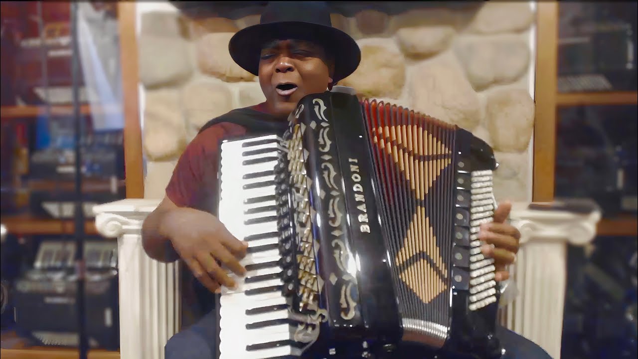 BRAN133CLIBBK - Black Brandoni 133C Liberty Piano Accordion LMMM 41 120 $6499