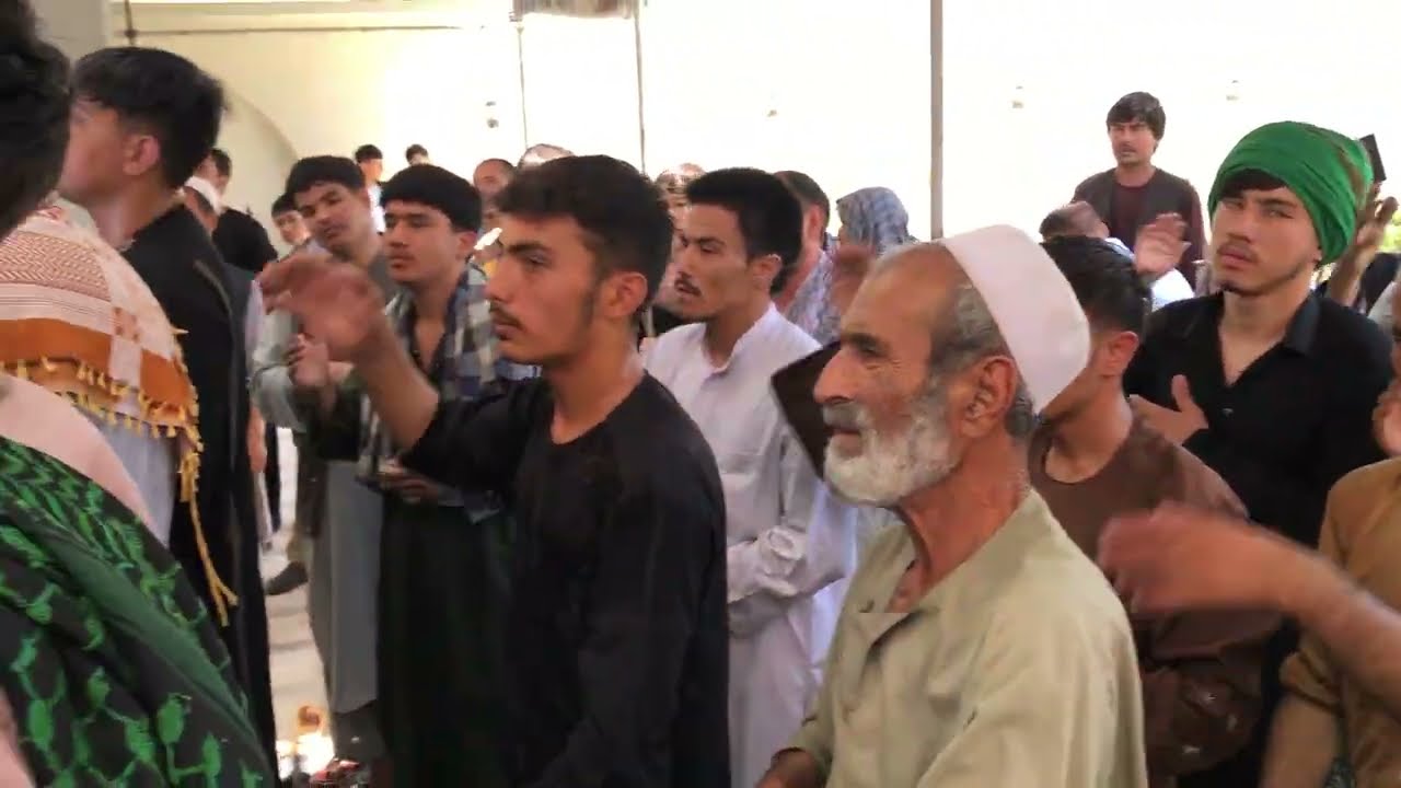 مراسم معنوی و باشکوه علم‌کشی در تکیه‌خانه عمومی  شهرمزار شریف برگزار گردید.