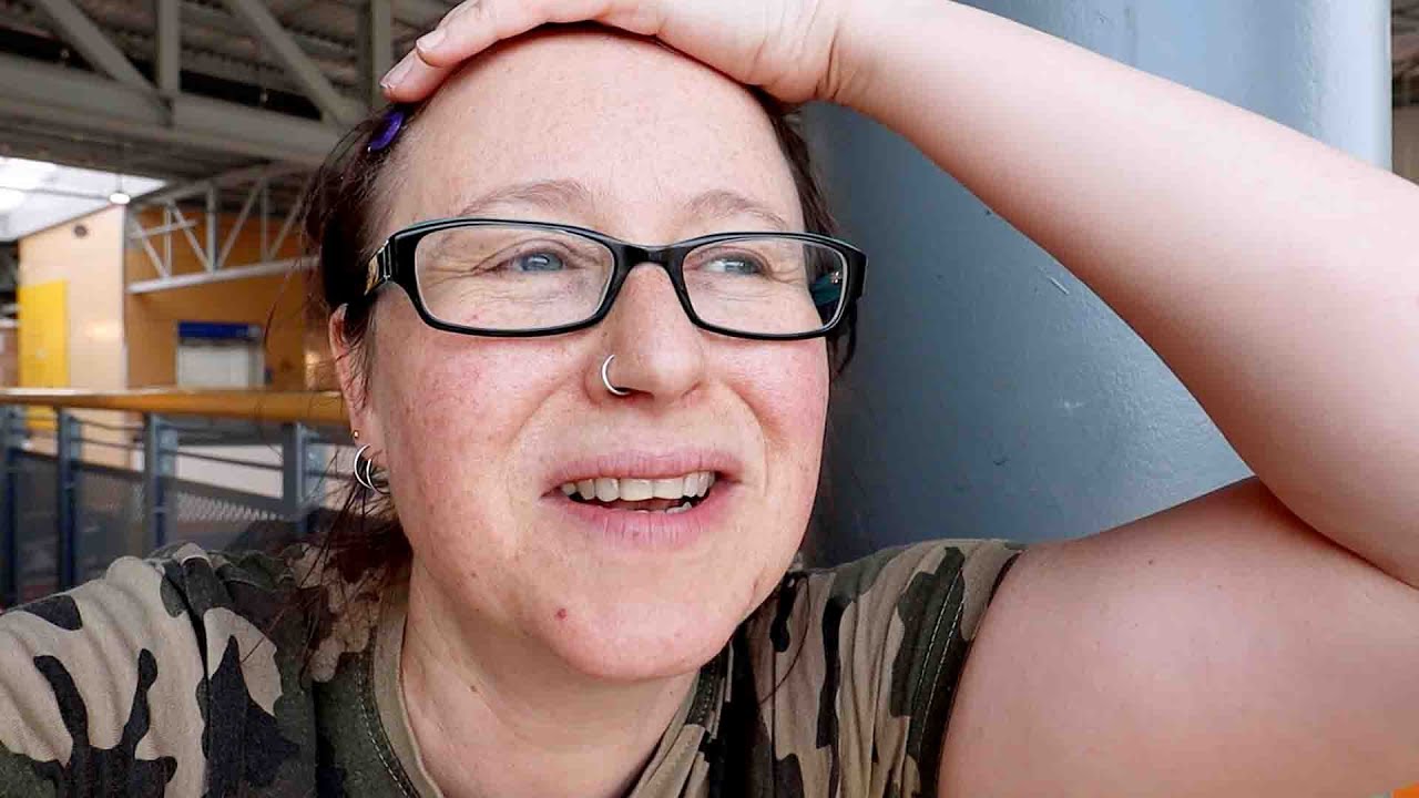 Мне нужно кое-что сделать в Кардиффе.