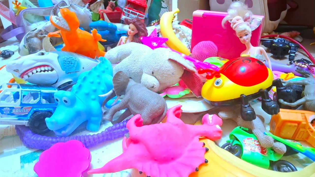 cleane up our toys asmr into a cardboard box || Review