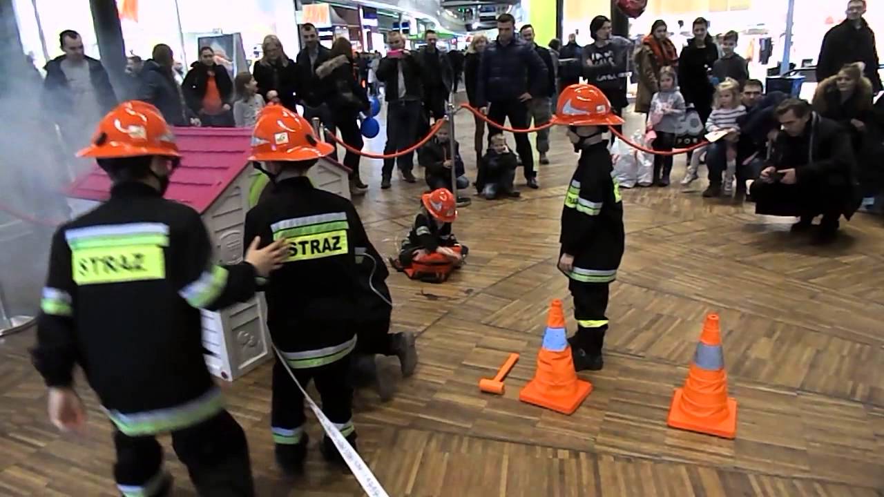 Łódź, Manufaktura - 13.02.2016r. - Pokaz Dziecięcej Drużyny Pożarniczej OSP Łódź - Mikołajew