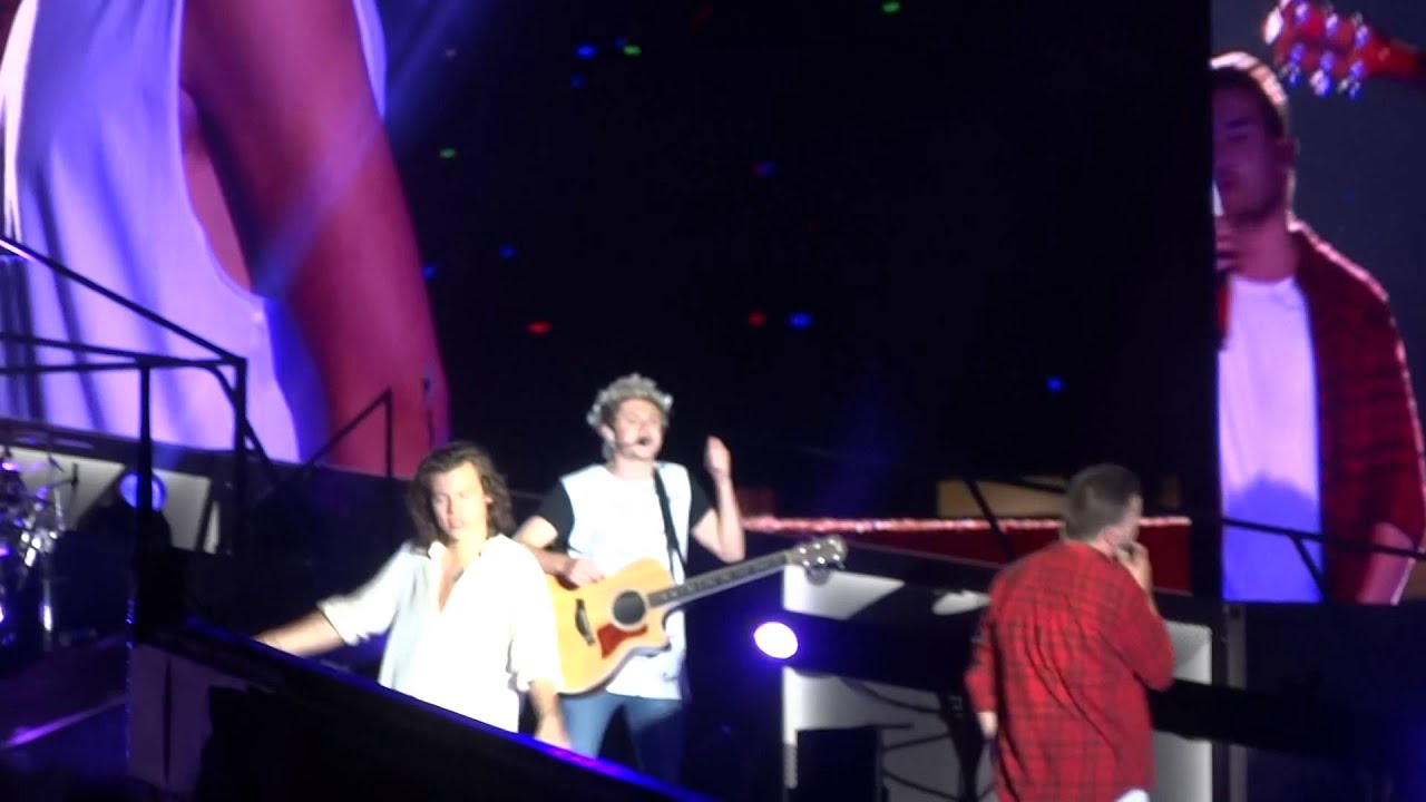 Girl Almighty HD - One Direction OTRA Melbourne, Australia (14th February 2015 - Valentine's Day)