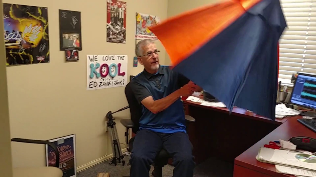 UMBRELLA OPENING INDOORS