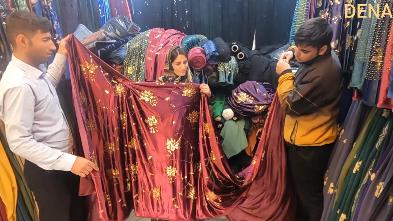 Urban Adventure: A Nomadic Family's Memorable City Journey and Joyful Shopping