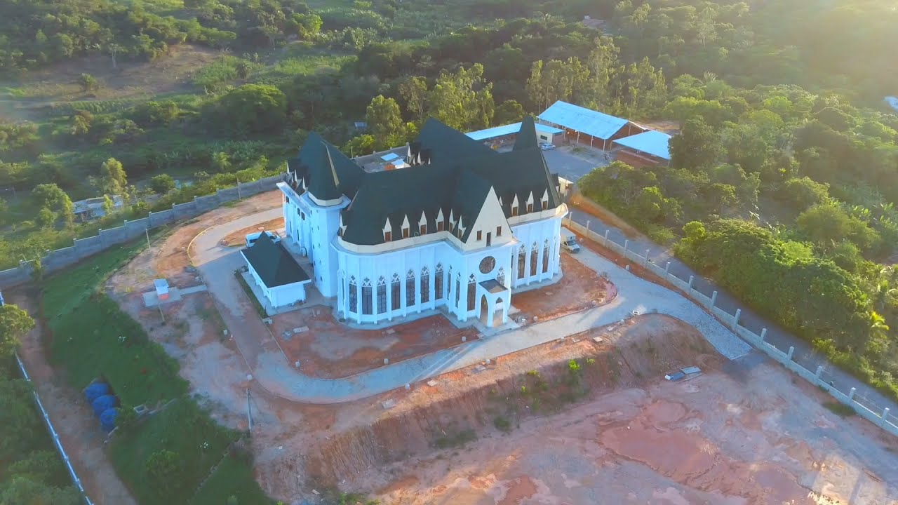 Castelo Arautos do Evangelho, Moreno PE. Hubsan Zino H117S