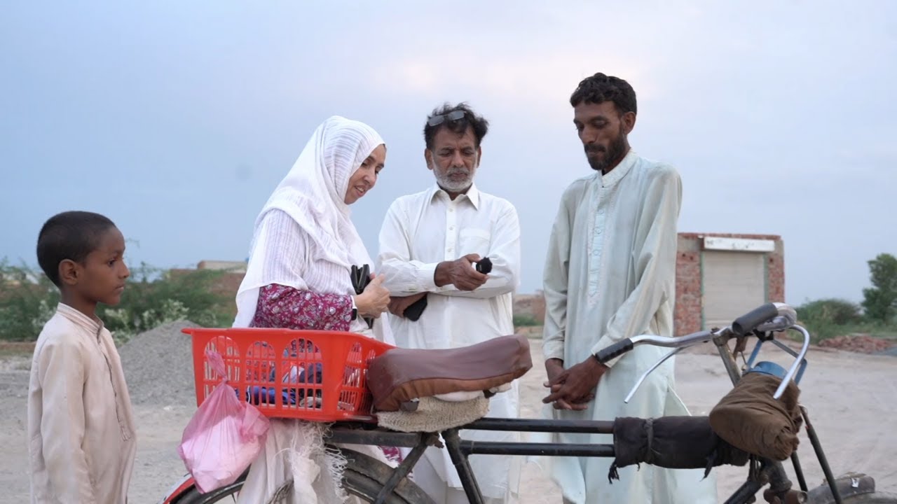12 saal ho gaye cycle chaltay howay, ab cycle bi keh rha meri jaan chor do