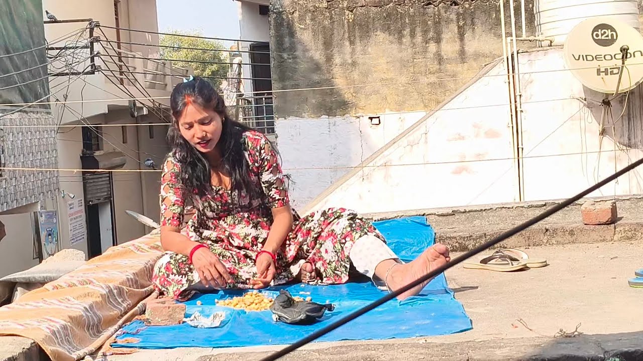 दोस्तों आप लोगों को क्या खिला रही है बबली देखिए थोड़ा