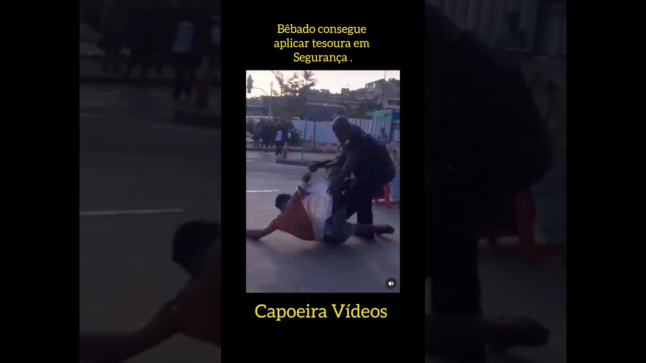 Capoeirista b&ecirc;bado da tesoura em seguran&ccedil;a . #capoeira #capoeiragem #mestrebimba #capoeirista