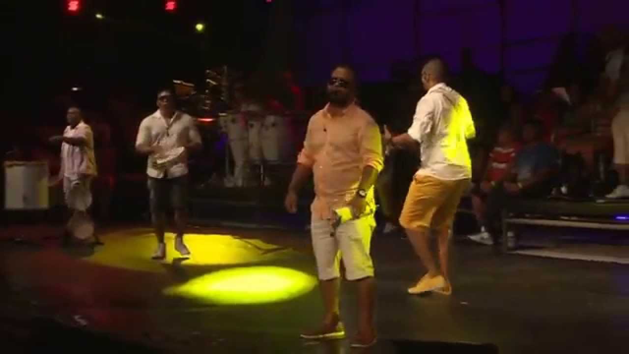 Grupo BalacoBaco - Papel Machê | Clipe Oficial DvD