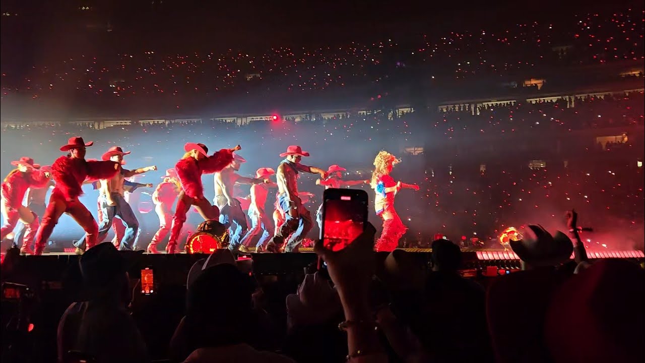 Beyoncé - Cowboy Carter Tour - Sweet ☆ Honey ☆ Buckiin' / Pure Honey - Houston Night 2