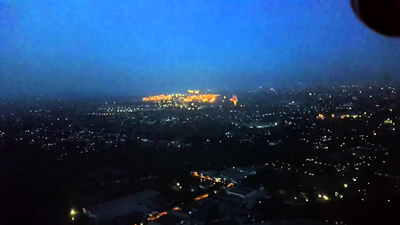 Cockpit View B737 Classic Landing CGK Night