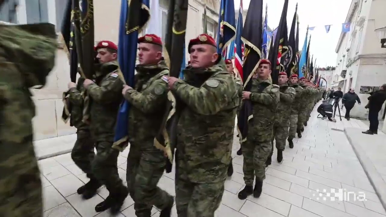 Mimohod povodom 33. obljetnice Vojno-redarstvene operacije Maslenica