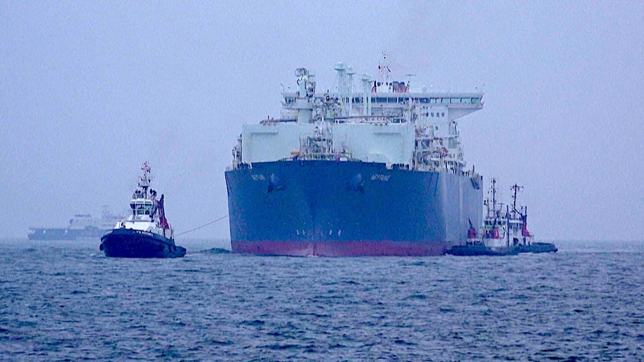 First FSRU in German port