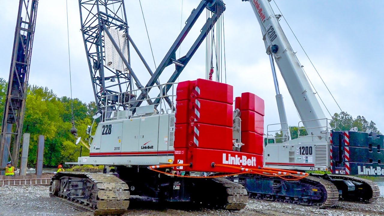 Link-Belt Crawlers Tandem Pick 100,000-Pound Concrete Beams