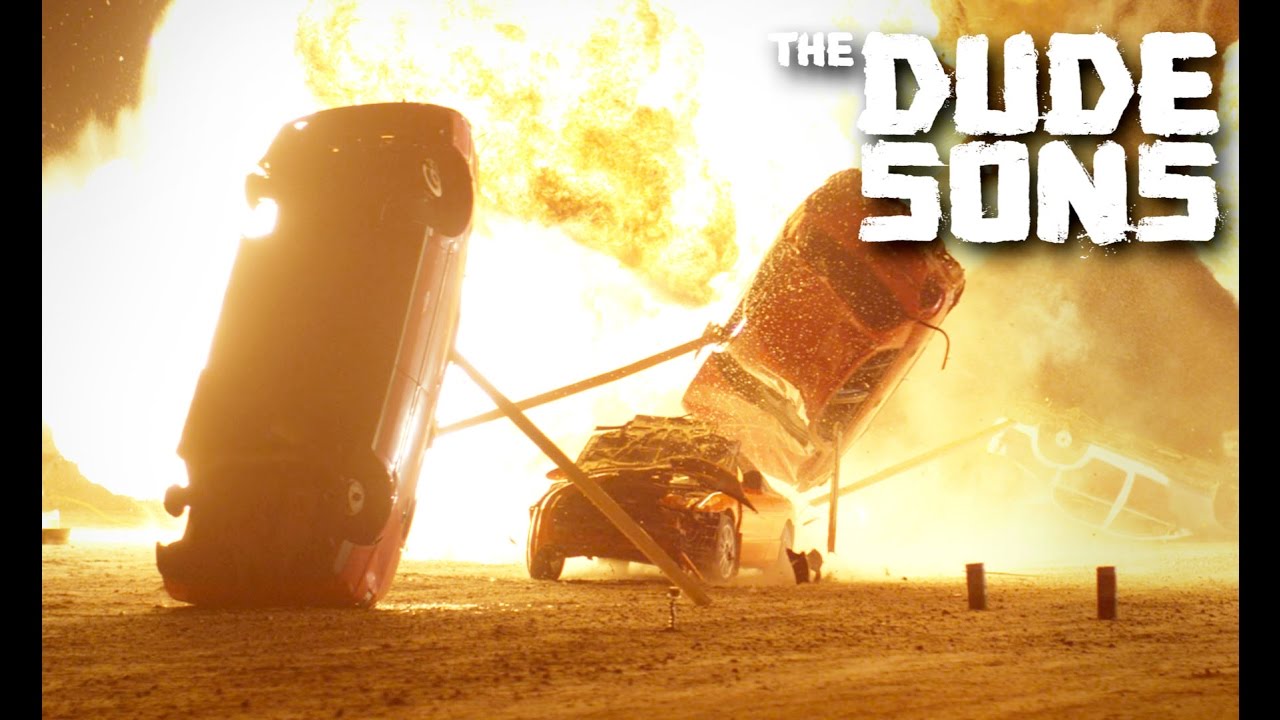 NEW Explosive Car Crash Domino 2016 - The Dudesons