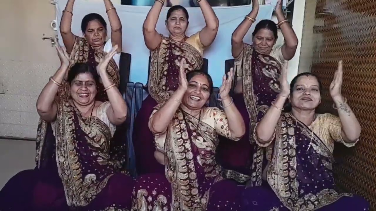 સાત તાળી વાળુ ભજન છે સાંભળવા કરતા પણ જોવાની ખૂબ મજા આવશે( લખેલું છે)
