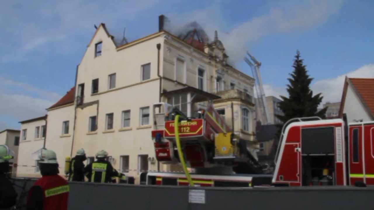 Feuer in Mehrfamilienhaus - Zwei Verletzte und Millionenschaden