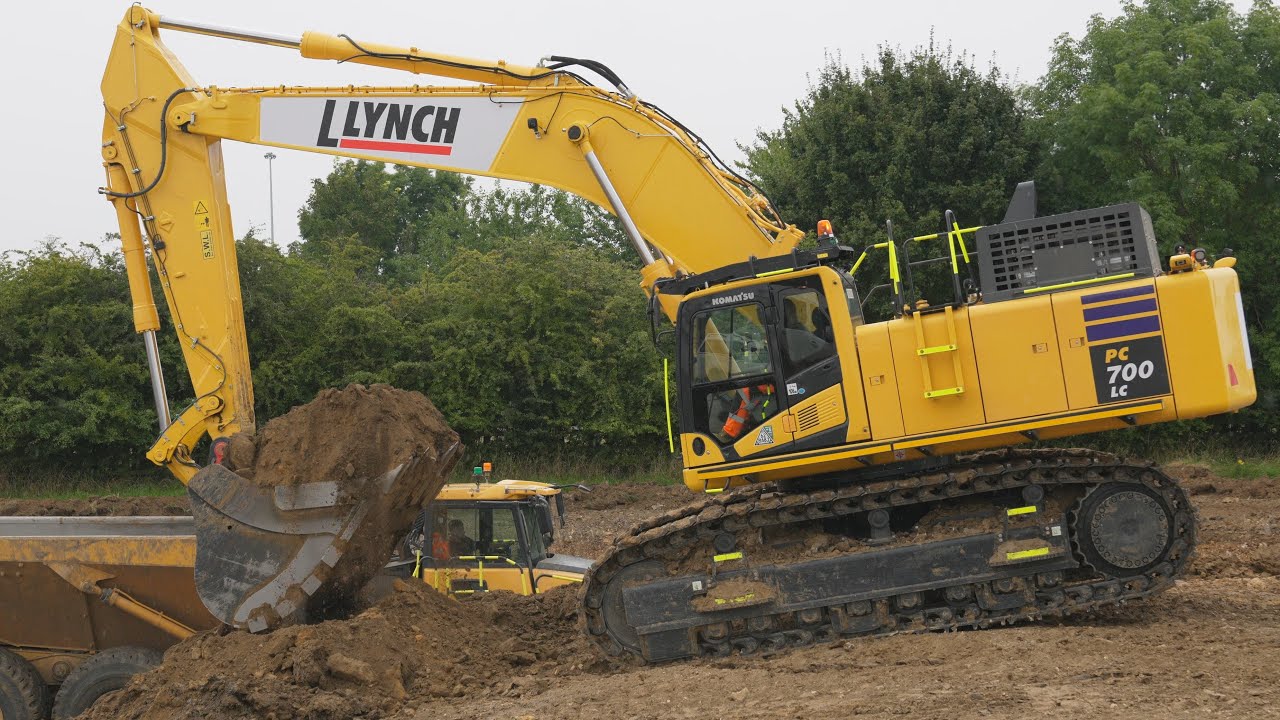 New Komatsu PC700LC-11 Loading Trucks