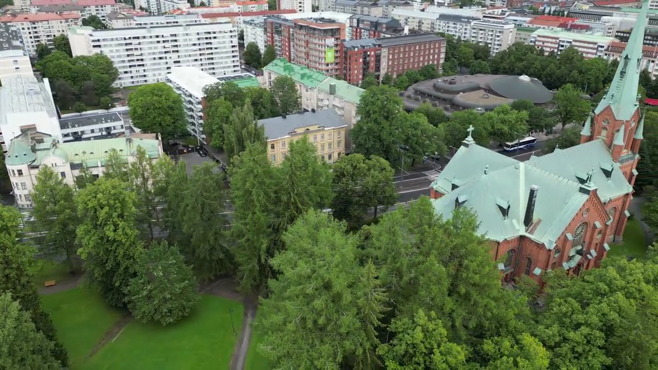 Lähestymässä Aleksanterin kirkkoa | Tampereen kirkkoarkkitehtuuri ilmasta