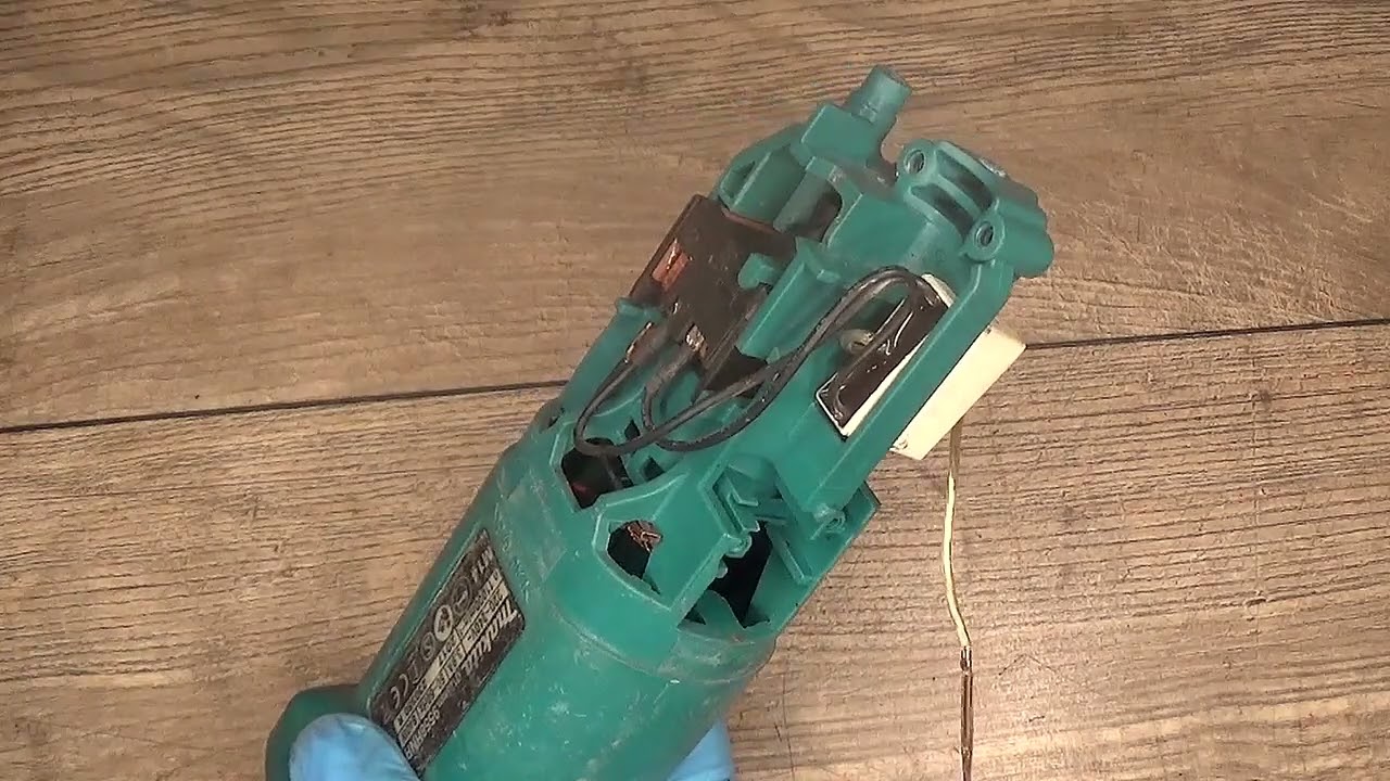 Маленькая угловая шлифовальная машина Makita 9558HNR, искрение, замена якоря двигателя, ремонт