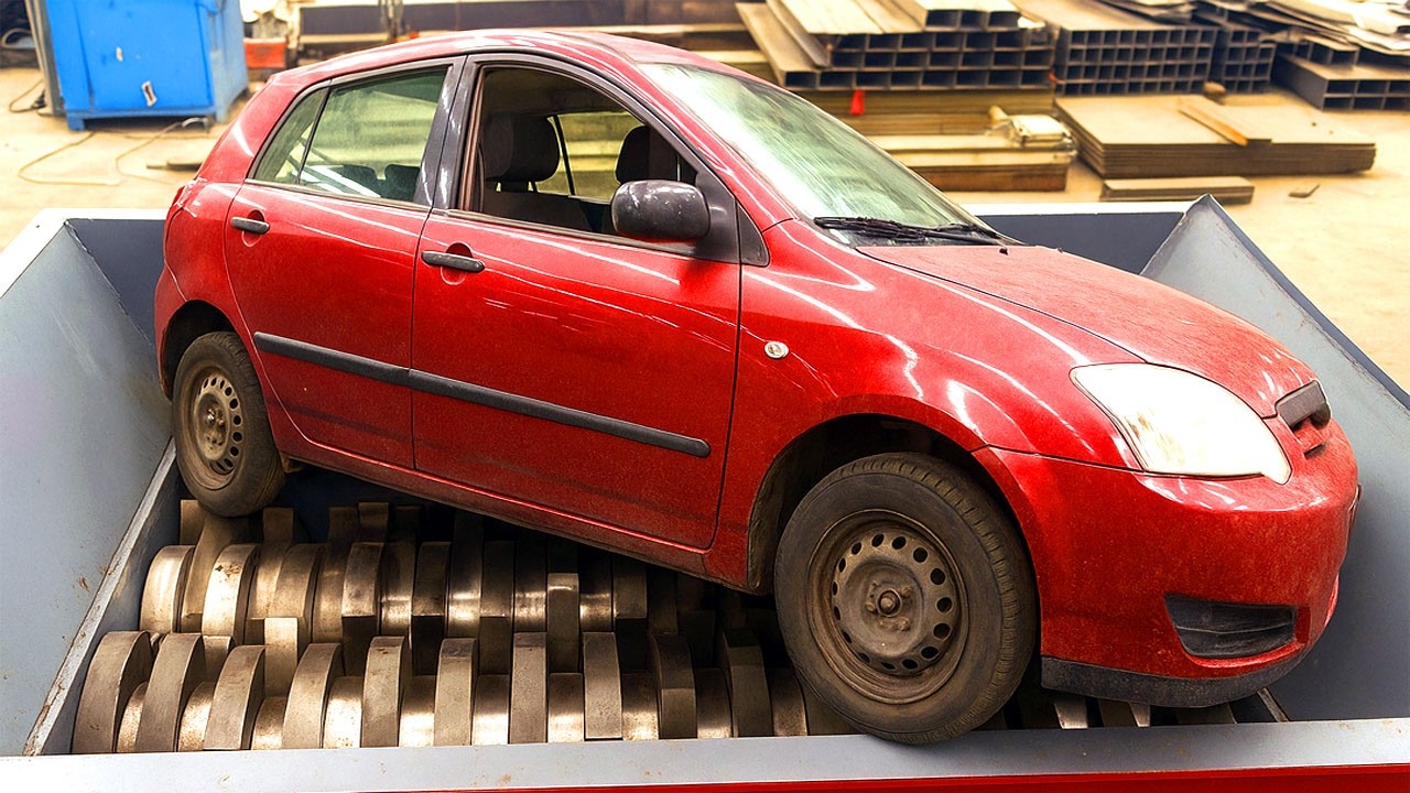 Massive Metal Shredder Destroys Car With Engine And Rikshaw | Extreme Crushing and Shredding machine