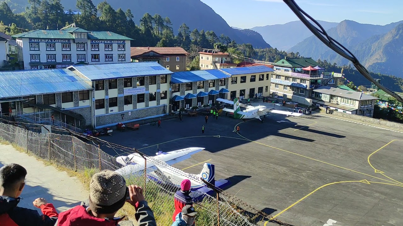 LANDING & TAKE-OFF#WORLD MOST DANGEROUS AIRPORT #LUKLA# EVEREST# TRAVEL NEPAL#BEAUTIFUL PLACE.
