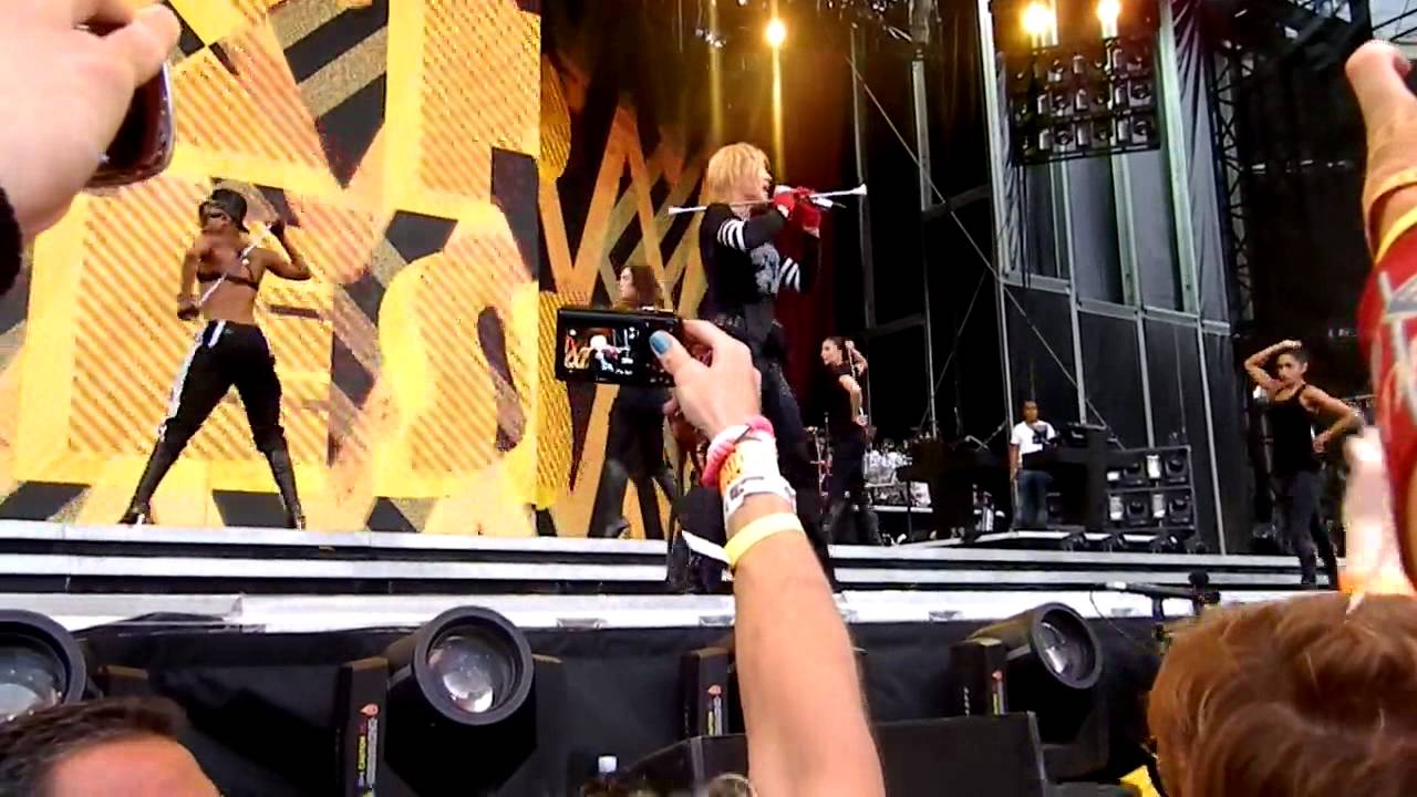 Madonna-Express Yourself (Rehearsal of MDNA TOUR in Vienna)