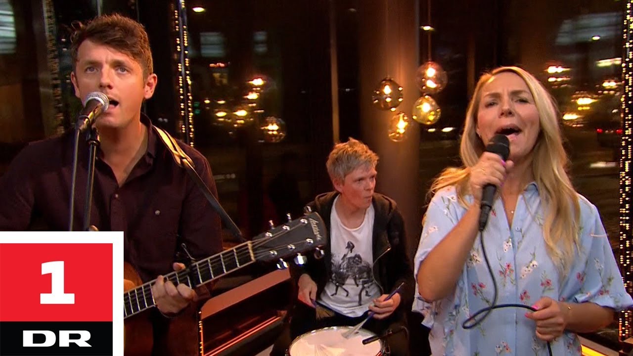 Alberte Winding og Andreas Fuglebæk - Den første gang (LIVE) | Aftenshowet | DR1