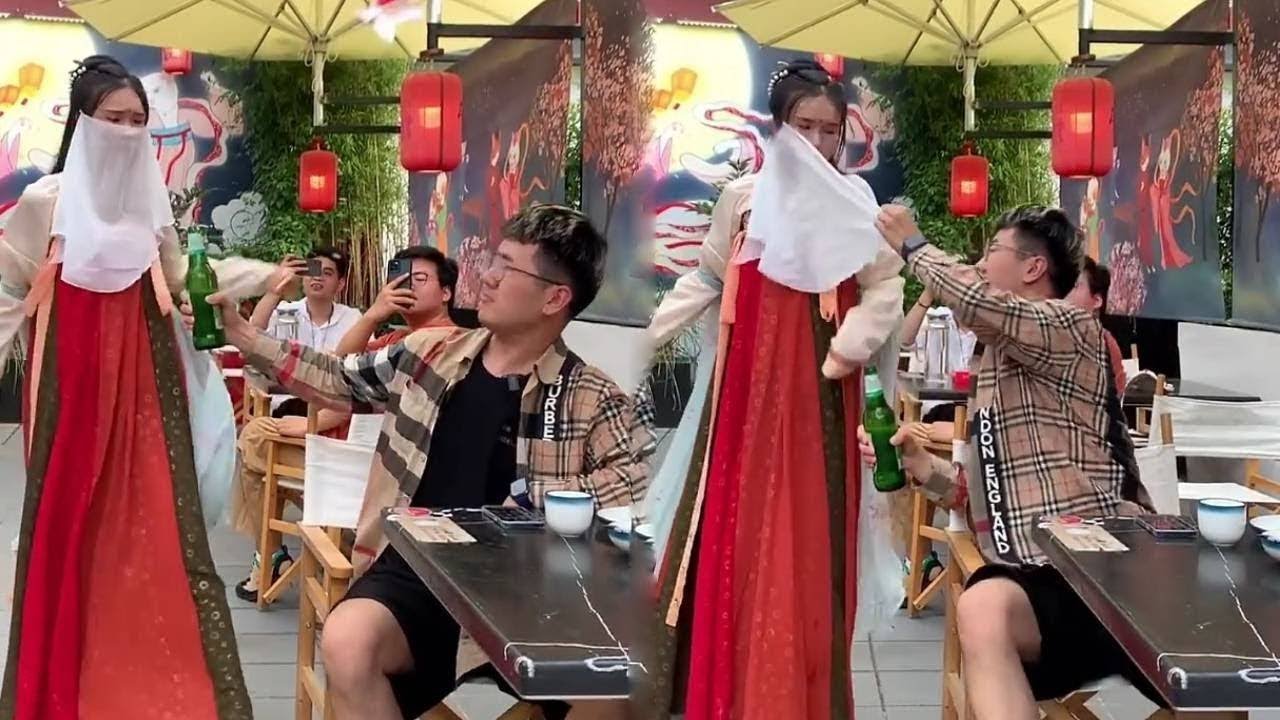 Tease Me Or Take Off My Mask?😂Nhân Viên Bá Đạo Nhất Trung Hoa#hanfu #cosplay