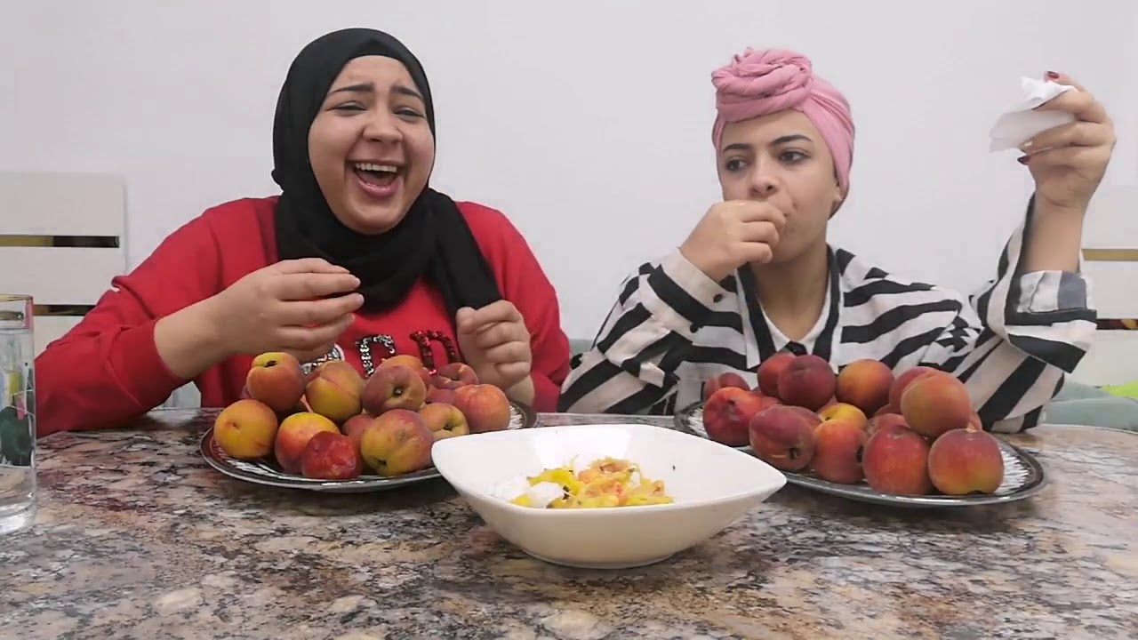 تحدي اكل 7 كيلو خوخ 😂تحدي مسخره 😂والعقاب كان صدمه بجد
