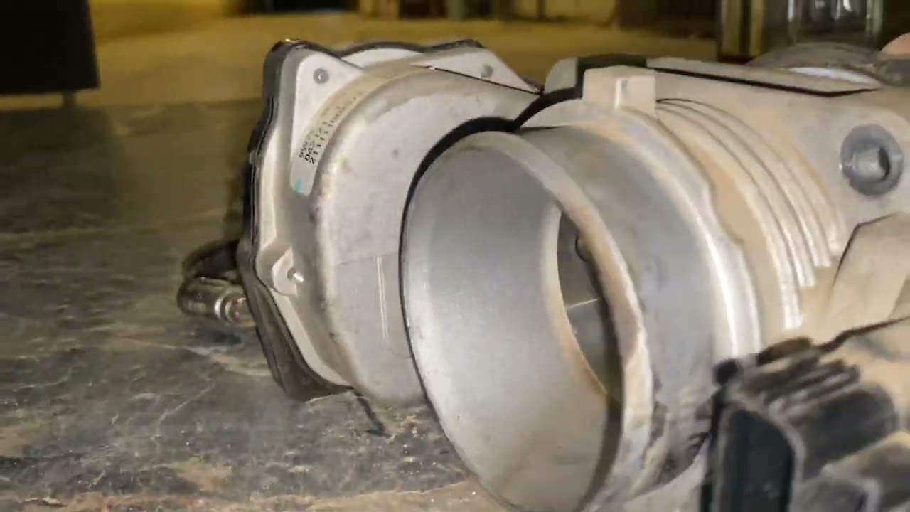 Cleaning the Throttle Body Crown Victoria تنضيف ثروتل بدي كراون فكتوريا 2006 تابع الوصف⬇️